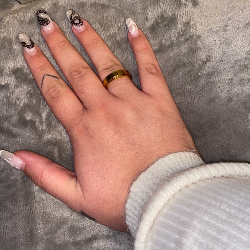 Discreet fidget ring.